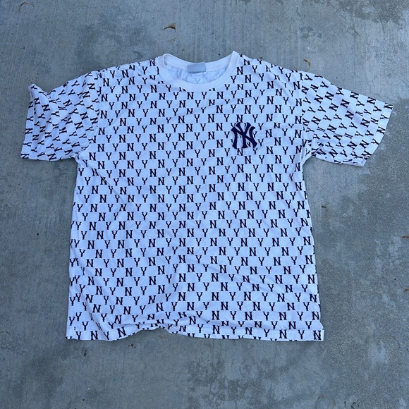 New York Yankees Tshirts Includes Both Tshirts for one price - Picture 3 of 7